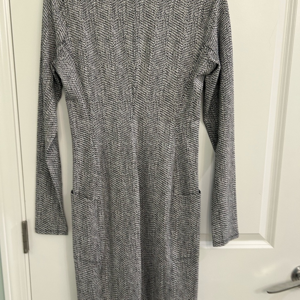 Athleta dress with pockets - Picture 3 of 6